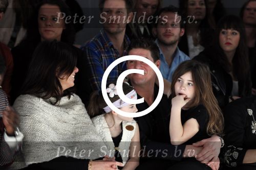 Amsterdam 28 januari 2012
modeshow Custo op de IAFW met oa aanwezig Martijn en Amanda Krabbe met hun dochters.
Peter Smulders bv