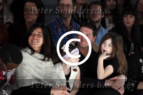Amsterdam 28 januari 2012
modeshow Custo op de IAFW met oa aanwezig Martijn en Amanda Krabbe met hun dochters.
Peter Smulders bv