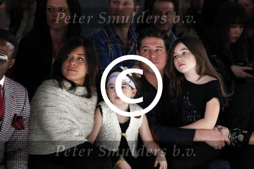 Amsterdam 28 januari 2012
modeshow Custo op de IAFW met oa aanwezig Martijn en Amanda Krabbe met hun dochters.
Peter Smulders bv
