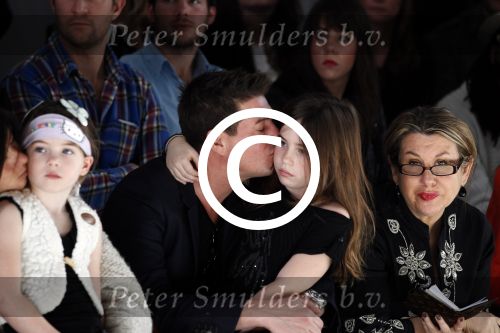 Amsterdam 28 januari 2012
modeshow Custo op de IAFW met oa aanwezig Martijn en Amanda Krabbe met hun dochters.
Peter Smulders bv
