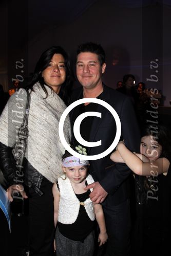 Amsterdam 28 januari 2012
modeshow Custo op de IAFW met oa aanwezig Martijn en Amanda Krabbe met hun dochters.
Peter Smulders bv