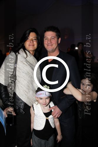 Amsterdam 28 januari 2012
modeshow Custo op de IAFW met oa aanwezig Martijn en Amanda Krabbe met hun dochters.
Peter Smulders bv