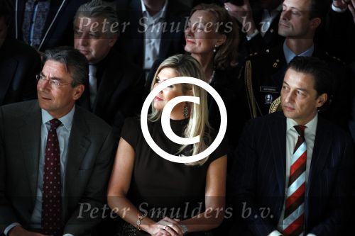 Amsterdam 27 januari 2012
Prinses Maxima bezoekt de Amsterdam Fashion week . Maxime Verhagen reikt de prijzen uit bij de green competition.
Peter Smulders bv