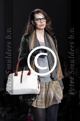 Amsterdam 28 januari 2012
modeshow Custo op de IAFW met oa aanwezig Martijn en Amanda Krabbe met hun dochters.
Peter Smulders bv