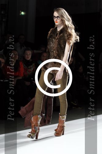 Amsterdam 28 januari 2012
modeshow Custo op de IAFW met oa aanwezig Martijn en Amanda Krabbe met hun dochters.
Peter Smulders bv