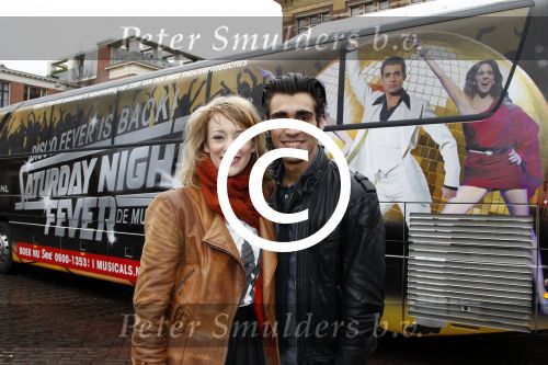 Amsterdam 19 januari 2012
Noortje Herlaar en Joey Ferre bij de bus van saturdau night fever.
Peter Smulders bv