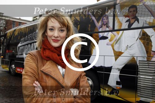 Amsterdam 19 januari 2012
Noortje Herlaar en Joey Ferre bij de bus van saturdau night fever.
Peter Smulders bv