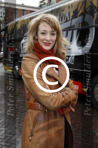 Amsterdam 19 januari 2012
Noortje Herlaar en Joey Ferre bij de bus van saturdau night fever.
Peter Smulders bv