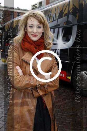Amsterdam 19 januari 2012
Noortje Herlaar en Joey Ferre bij de bus van saturdau night fever.
Peter Smulders bv