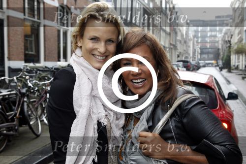 Amsterdam 26 januari 2012
Patty Brard Anouk Smulders en Sjimmy Bruijninckx op straat.
Peter Smulders bv