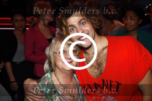 Hilversum 20 januari 2012
Iris Kroes wint de finale van the voice of holland in studio 22. Paul Turner met moeder
Peter Smulders bv