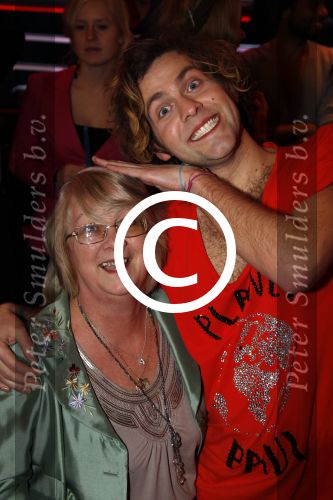 Hilversum 20 januari 2012
Iris Kroes wint de finale van the voice of holland in studio 22. Paul Turner met moeder
Peter Smulders bv