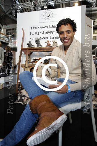 Amsterdam 23 januari 2012
Pierre v Hooijdonk en Parry Patel met hun Metro Sneakers op de modefabriek
Peter Smulders bv
