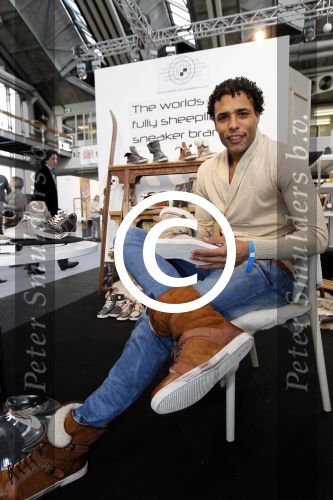 Amsterdam 23 januari 2012
Pierre v Hooijdonk en Parry Patel met hun Metro Sneakers op de modefabriek
Peter Smulders bv