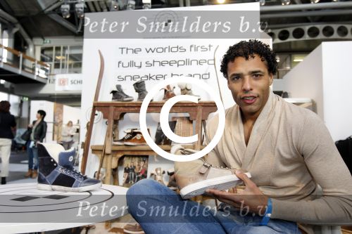Amsterdam 23 januari 2012
Pierre v Hooijdonk en Parry Patel met hun Metro Sneakers op de modefabriek
Peter Smulders bv