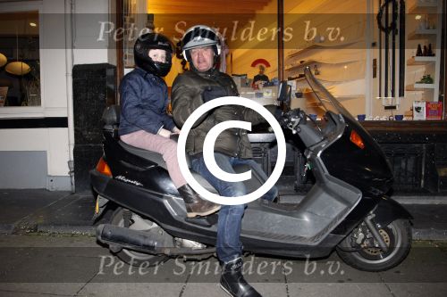 Amsterdam 21 januari 2012
Wendy v Dijk viert haar 41e verjaardag in de supperclub. Porgy Franssen met zijn dochter op scooter
Peter Smulders bv