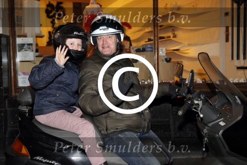 Amsterdam 21 januari 2012
Wendy v Dijk viert haar 41e verjaardag in de supperclub. Porgy Franssen met zijn dochter op scooter
Peter Smulders bv