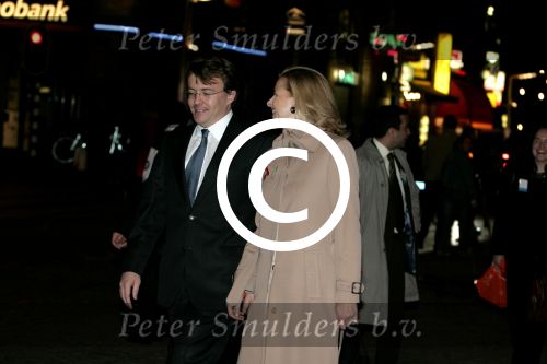 Amsterdam 1 november 2004
Prins Claus prijzen in het paleis op de dam.
Prins Friso met Mabel Wisse Smit wandelend op de dam. (Mabel met Oranje bandje en aids bandje)
Peter Smulders bv