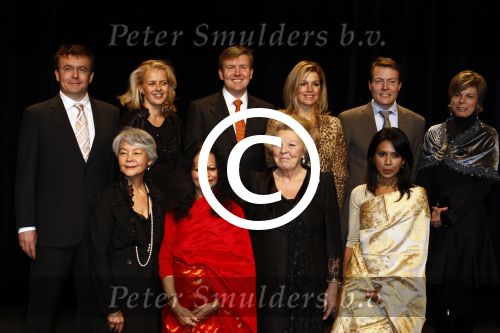 Amsterdam 3 december 2008
Prins Claus prijzen in het ij theater. Aanwezig zijn Koningin Beatrix , Prinses Maxima in tijger print outfit Prins Willem Alexander Mabel Wisse Smit Prins Friso en Prinses Laurentien en Prins Constantijn.
Peter Smulders bv