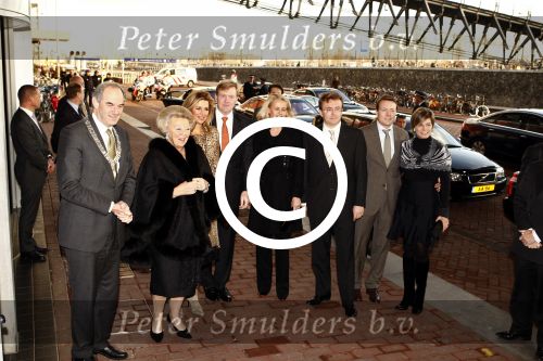 Amsterdam 3 december 2008
Prins Claus prijzen in het ij theater. Aanwezig zijn Koningin Beatrix , Prinses Maxima in tijger print outfit Prins Willem Alexander Mabel Wisse Smit Prins Friso en Prinses Laurentien en Prins Constantijn.
Peter Smulders bv