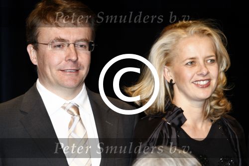 Amsterdam 3 december 2008
Prins Claus prijzen in het ij theater. Aanwezig zijn Koningin Beatrix , Prinses Maxima in tijger print outfit Prins Willem Alexander Mabel Wisse Smit Prins Friso en Prinses Laurentien en Prins Constantijn.
Peter Smulders bv