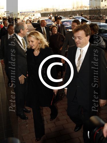Amsterdam 3 december 2008
Prins Claus prijzen in het ij theater. Aanwezig zijn Koningin Beatrix , Prinses Maxima in tijger print outfit Prins Willem Alexander Mabel Wisse Smit Prins Friso en Prinses Laurentien en Prins Constantijn.
Peter Smulders bv