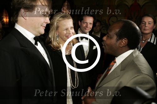 Amsterdam 9 maart 2005
Premiere Hotel Randa in Tushinski.
Mabel Wisse Smit zwanger met Paul Rusesabagina en Prins Friso en Guido den Aantrekker
Peter Smulders bv