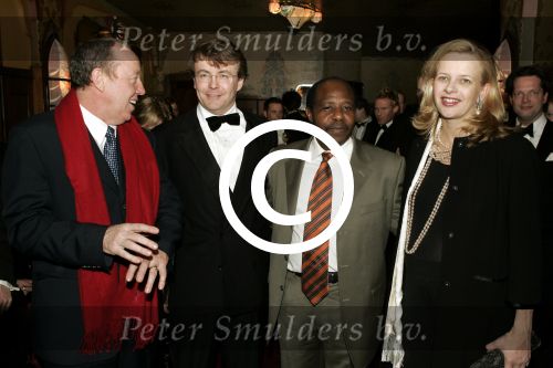 Amsterdam 9 maart 2005
Premiere Hotel Randa in Tushinski.
Mabel Wisse Smit zwanger met Paul Rusesabagina en Prins Friso en Ferry George
Peter Smulders bv