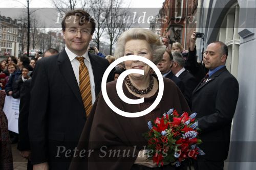 Amsterdam 11 februari 2011
Koningin Beatrix en Prins Friso bij de opening van de nieuwe liefde in Amsterdam.
Peter Smulders bv
