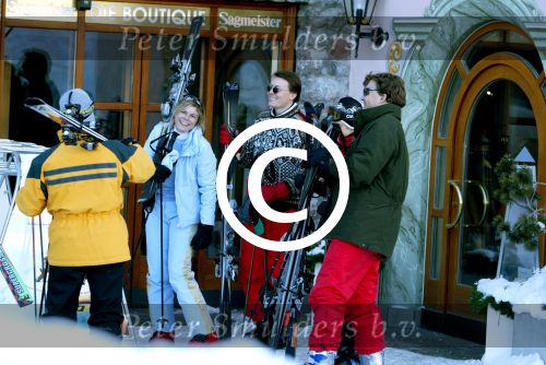 Lech 15 februari 2003

Prins Friso Prins Constantijn Prinses Laurentien en Koningin Beatrix in Lech

Peter Smulders bv