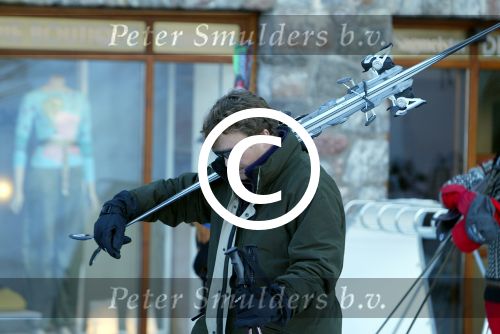 Lech 15 februari 2003

Prins Friso Prins Constantijn Prinses Laurentien en Koningin Beatrix in Lech

Peter Smulders bv