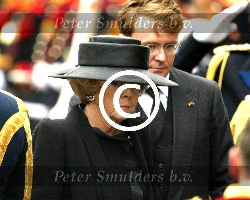 Delft 15 oktober 2002

Begrafenis Prins Claus.
Koningin Beatrix, Prins Friso, Prins Constantijn, Prinses Laurentien, Prins Willem Alexander en Maxima

Peter Smulders bv