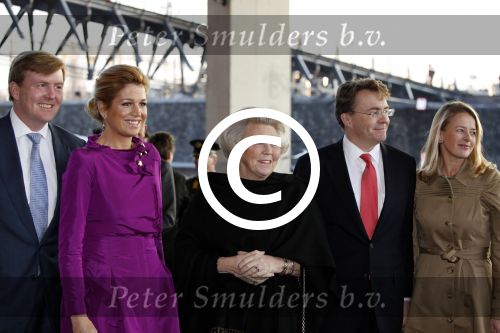 Amsterdam 16 december 2009
Uitreiking prins Claus prijzen in het ij theater. Aanwezig zijn Koningin Beatrix Prins Willem Alexander prinses Maxima prins Friso Mabel Wisse Smit prins Constantijn en Prinses Laurentien.
Peter Smulders bv