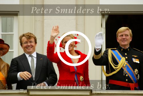 Den Haag 17 september 2002

Prinsjesdag met Koningin Beatrix, Prins Willem Alexander, Maxima, Prins Friso, Prins Constantijn, Laurentien, Prinses Margriet en Pieter v Vollenhoven.

Peter Smulders bv