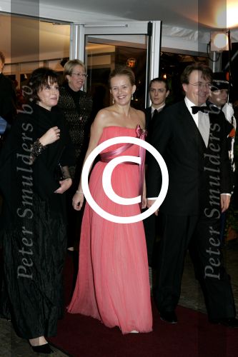 Den Haag 17 november 2005
Regeringsdiner met oa Koningin Beatrix Maxima Prinses laurentien Prinses mabel Wisse Smit Prins Willem Alexander Prins Friso en Prins Constantijn.  
Peter Smulders bv