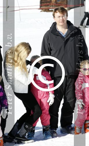 Lech 19 februari 2011
Fotosessie met de koninklijke familie in Lech. Aanwezig waren Koningin Beatrix Prins Willem Alexander Maxima Prinses Amalai Ariane en Alexia aslmede Prins Constantijn met zijn vrouw Prinses Laurentien en kinderen en Prins Friso met zijn vrouw Mabel Wisse Smit en hun kinderen.
Peter Smulders bv