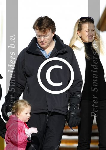 Lech 19 februari 2011
Fotosessie met de koninklijke familie in Lech. Aanwezig waren Koningin Beatrix Prins Willem Alexander Maxima Prinses Amalai Ariane en Alexia aslmede Prins Constantijn met zijn vrouw Prinses Laurentien en kinderen en Prins Friso met zijn vrouw Mabel Wisse Smit en hun kinderen.
Peter Smulders bv