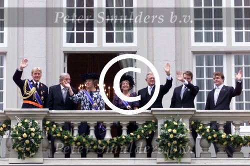Prinsjesdag 21 September 1999 DEN HAAG

Koningin Beatrix, Prins Claus en Prins Willem Alexander, Prinses Margriet, Pieter v Vollenhoven, PrinsFriso


PETER SMULDERS BV