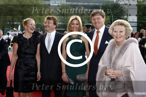 Utrecht 28 april 2009
Pieter v Vollenhoven viert zijn 70e verjaardag in het Beatrix theater in Utrecht. Maxima Prins Willem Alex Koningin Beatrix Prinses Mabel en Prins Friso
Peter Smulders bv