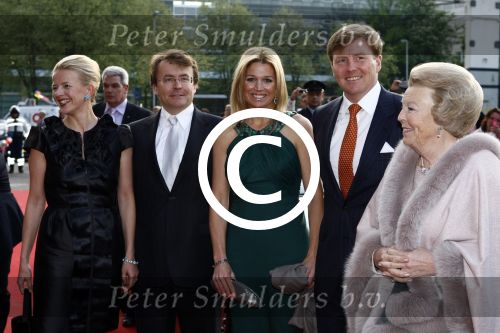 Utrecht 28 april 2009
Pieter v Vollenhoven viert zijn 70e verjaardag in het Beatrix theater in Utrecht. Maxima Prins Willem Alex Koningin Beatrix Prinses Mabel en Prins Friso
Peter Smulders bv