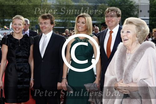Utrecht 28 april 2009
Pieter v Vollenhoven viert zijn 70e verjaardag in het Beatrix theater in Utrecht. Maxima Prins Willem Alex Koningin Beatrix Prinses Mabel en Prins Friso
Peter Smulders bv
