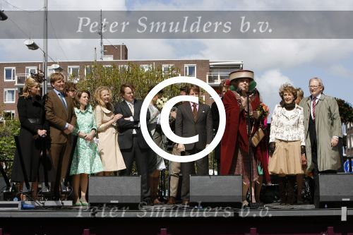 Almere 29 april 2006
Koninginnedag 2006 in Almere en Zeewolde.
 Prins Constantijn en Prinses laurentien Maxima Prins Willem Alexander Prinses Annette Prinses mabel Prins Friso Prinses marilene Prins Maurits Koningin Beatrix Prinses Margriet Pieter v Vollenhoven Prins Floris Prinses Aimee en Prien Pieter Christiaan
Peter Smulders bv