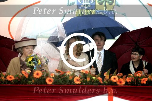Zeewolde 29 april 2006
Koninginnedag 2006 in Almere en Zeewolde.
Koningin Beatrix Prinses mabel en Prins Friso
Peter Smulders bv