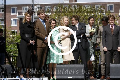 Almere 29 april 2006
Koninginnedag 2006 in Almere en Zeewolde.
 Prins Constantijn en Prinses laurentien Maxima Prins Willem Alexander Prinses Annette Prinses mabel Prins Friso Prinses marilene Prins Maurits Koningin Beatrix Prinses Margriet Pieter v Vollenhoven Prins Floris Prinses Aimee en Prien Pieter Christiaan
Peter Smulders bv