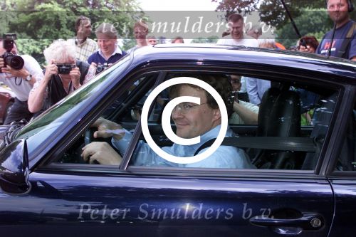 Soestdijk 29 juni 2001

Prins Bernhard viert zijn 90e verjaardag.
Prins Friso in zijn porsche 911

Peter Smulders bv
