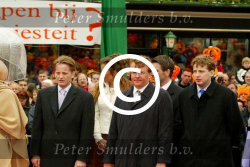 Meppel 30 april 2002

Koninginnedag 2002 Koningin Beatrix,Prins Willem Alexander,Prins Constantijn,Prins Friso,Prins Maurits, Prins Floris,Prins Pieter Christiaan, Maxima ,Prinses Laurentien,Prinses Margriet, Prinses Marilene en Pieter v Vollenhoven.

Peter Smulders bv