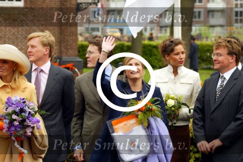 Meppel 30 April 2002
Koninginnedag 2002
Prins Constatijn met Prinses Laurentien Prins Friso Prinses Marilene


PETER SMULDERS BV