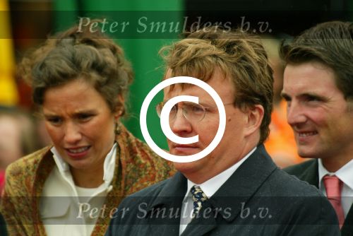 Meppel 30 april 2002

Koninginnedag 2002 Koningin Beatrix,Prins Willem Alexander,Prins Constantijn,Prins Friso,Prins Maurits, Prins Floris,Prins Pieter Christiaan, Maxima ,Prinses Laurentien,Prinses Margriet, Prinses Marilene en Pieter v Vollenhoven.

Peter Smulders bv