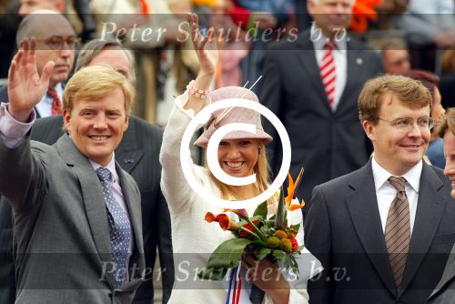 Wijhe en deventer 30 april

koninginnedag met koningin beatrix maxima prins willem alexander prins friso prins constantijn prinses laurentien pieter v vollenhoven Prinses Margriet Prinses Marilene Prinses Annette prins floris en prins Pieter Christiaan en Prins Bernhard jr

Peter Smulders bv