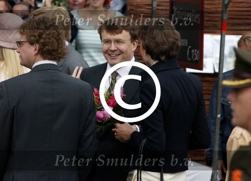 Wijhe en deventer 30 april

koninginnedag met koningin beatrix maxima prins willem alexander prins friso prins constantijn prinses laurentien pieter v vollenhoven Prinses Margriet Prinses Marilene Prinses Annette prins floris en prins Pieter Christiaan en Prins Bernhard jr

Peter Smulders bv